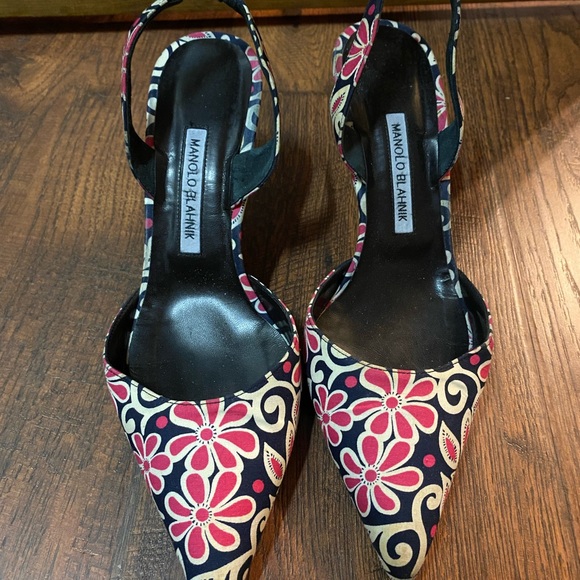 100% authentic autographed Manolo Blahnik pumps - Picture 3 of 6